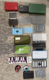 Cajas líneas y líderes para moscas