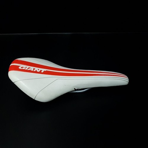 Selle Giant D'occasion – Blanche, En PVC – Réf 413