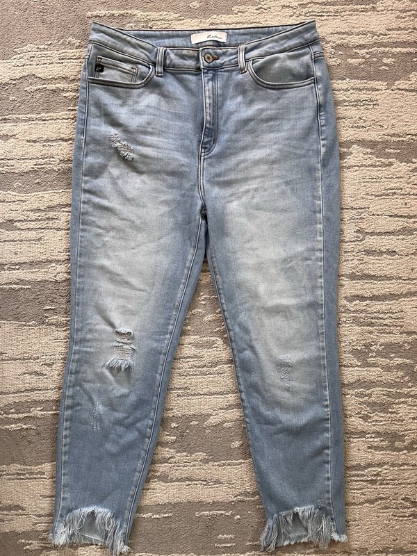 Women’s KanCan Size 15/31 Distressed Denim Jean Frayed Hem