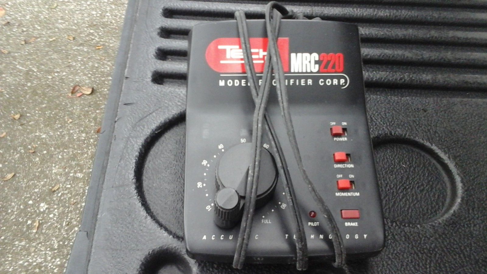 MRC #220 TECH 4 TRAIN CONTROLLER (DC/AC) POWER-PACK
