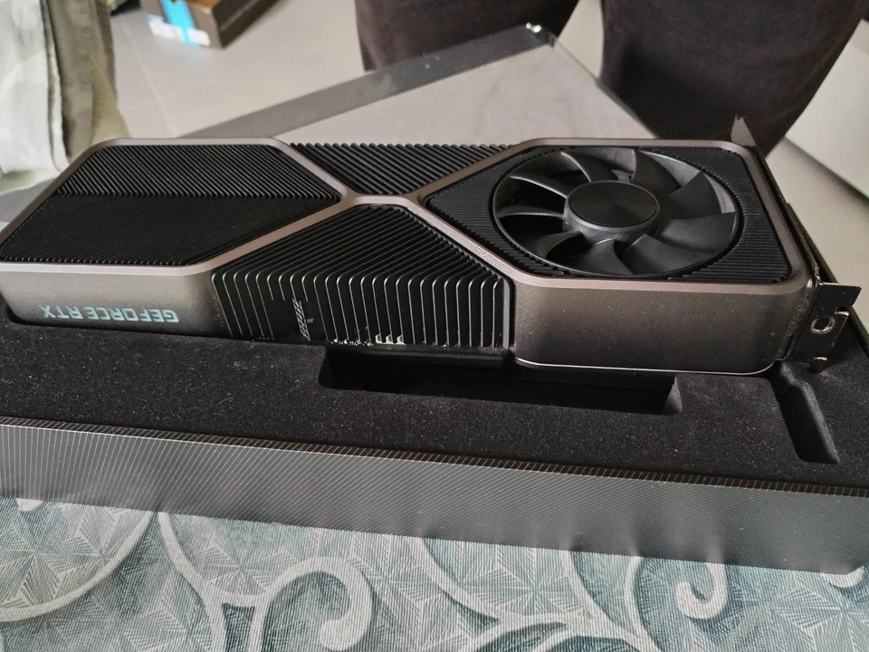 NVIDIA GeForce RTX 3080 Founders Edition 10GB GDDR6X Scheda Grafica - Image 3 of 4