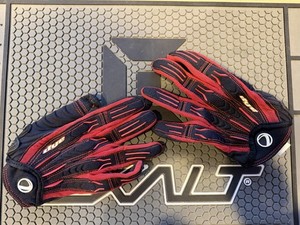 DYE C7 PAINTBALL GLOVES SMALL!!