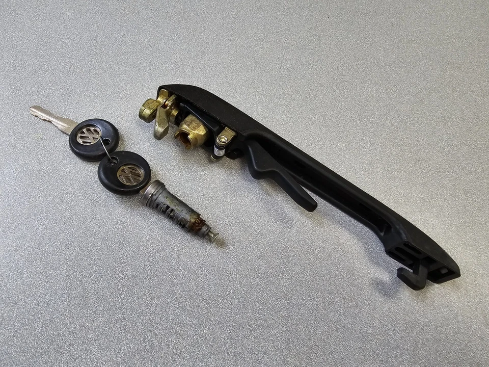 NUEVO GENUINO VW JETTA GOLF PASAJEROS PUERTA EXTERIOR CERRADURA MANIJA CON LLAVE SIN TRINQUETE Foto 4 de 4