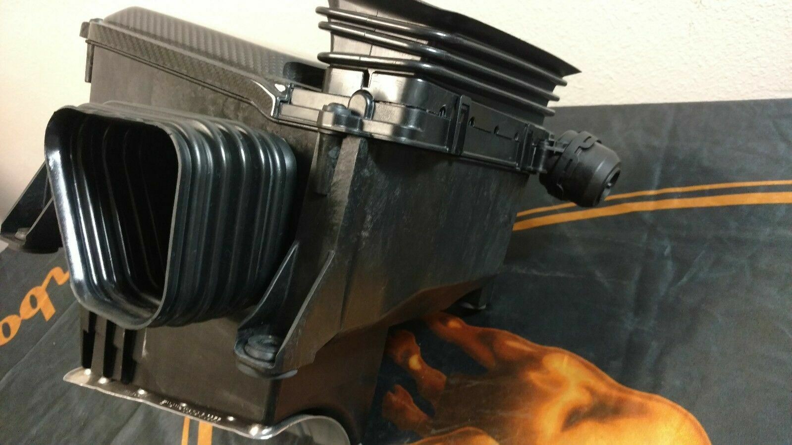 AUDI R8 REAR AIR INTAKE BOX CARBON FIBER OEM 4S0133837P