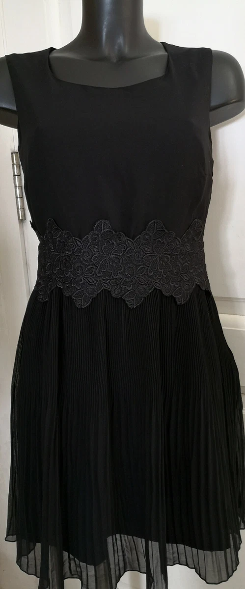 Laura clement robe hotsell