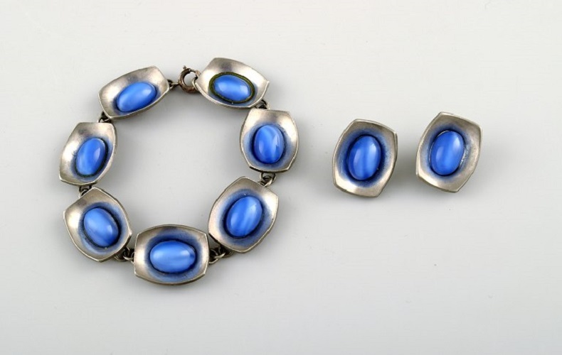 Jorgen Jensen, Vejle. Handmade jewelery set in pewter with blue