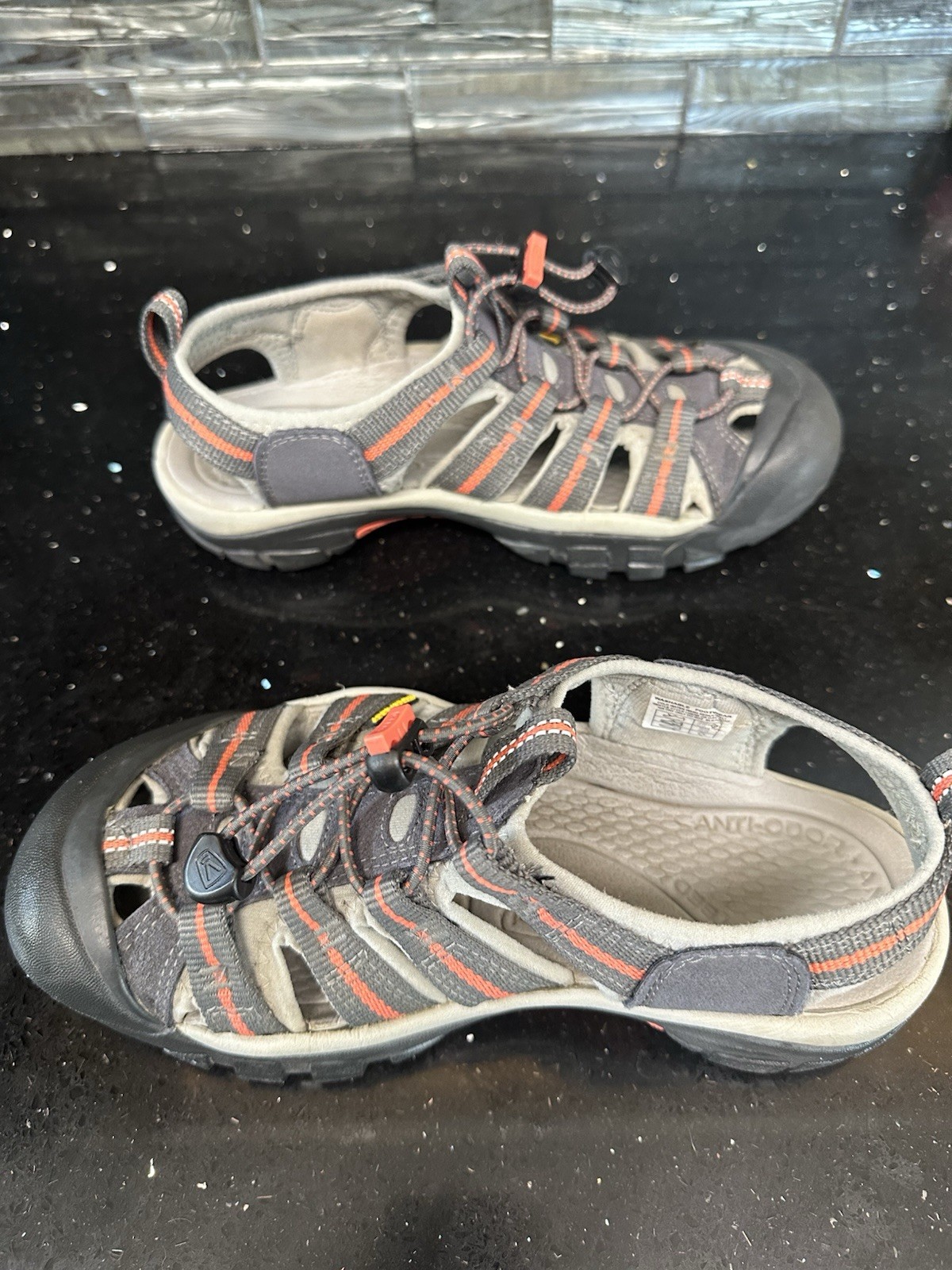 Keen Newport Hydro Sandalo Donna 6 Scarpa Acqua Grigio Corallo Us intime Ottimeioni Condizionismo Escur