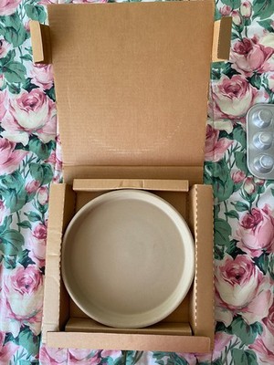 The Pampered Chef K076  Deep Dish Baker New In Box USA 11 1/2 Inches Diameter