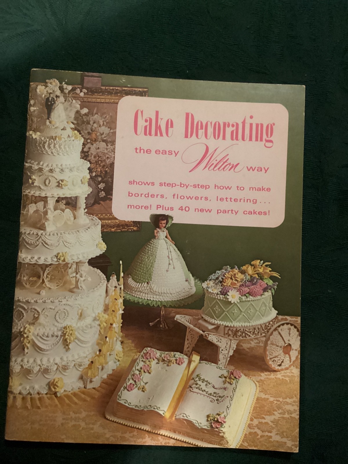 Cake Decorating the easy Wilton Way