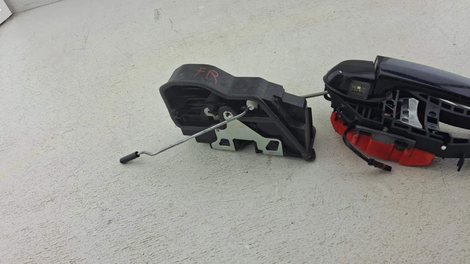 BMW 320I F30 xDrive 2012-2015 manija de puerta exterior delantera derecha y pestillo de cerradura OEM Foto 2 de 4