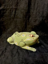 Vintage Indonesia Carved Wood Folk Art Painted Frog Sculpture Box w/compartment