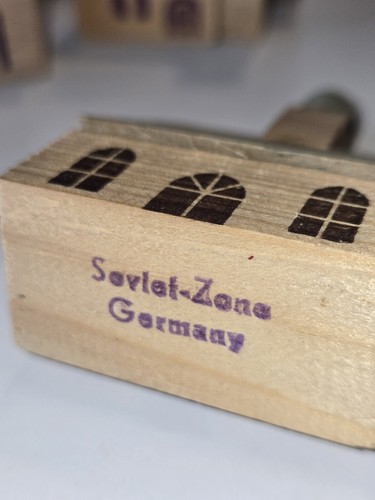 Vintage DDR Holz Miniatur Gebäude und Zubehör - 42 Teile - Bild 2 von 6
