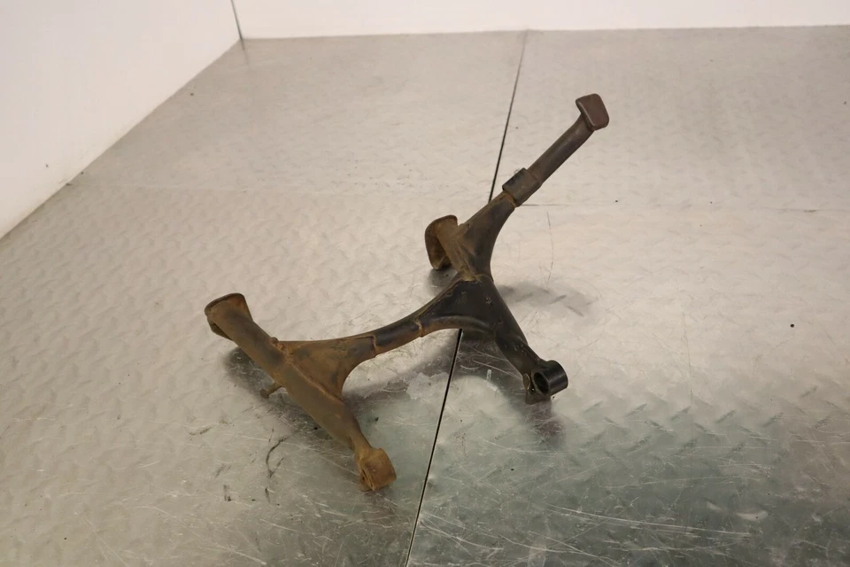 1984-1985 HONDA VT700 VT700C SHADOW CENTER STAND 50500-ME9-000 FREE SHIPPING - Imagem 2 de 3