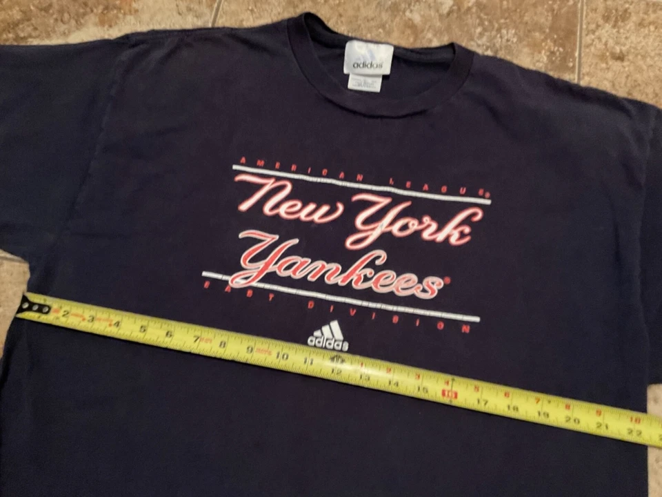 VINTAGE ADIDAS MLB NEW YORK YANKEES EAST DIVISION GRAPHIC T-SHIRT ( MENS XL ). - Image 2 of 4