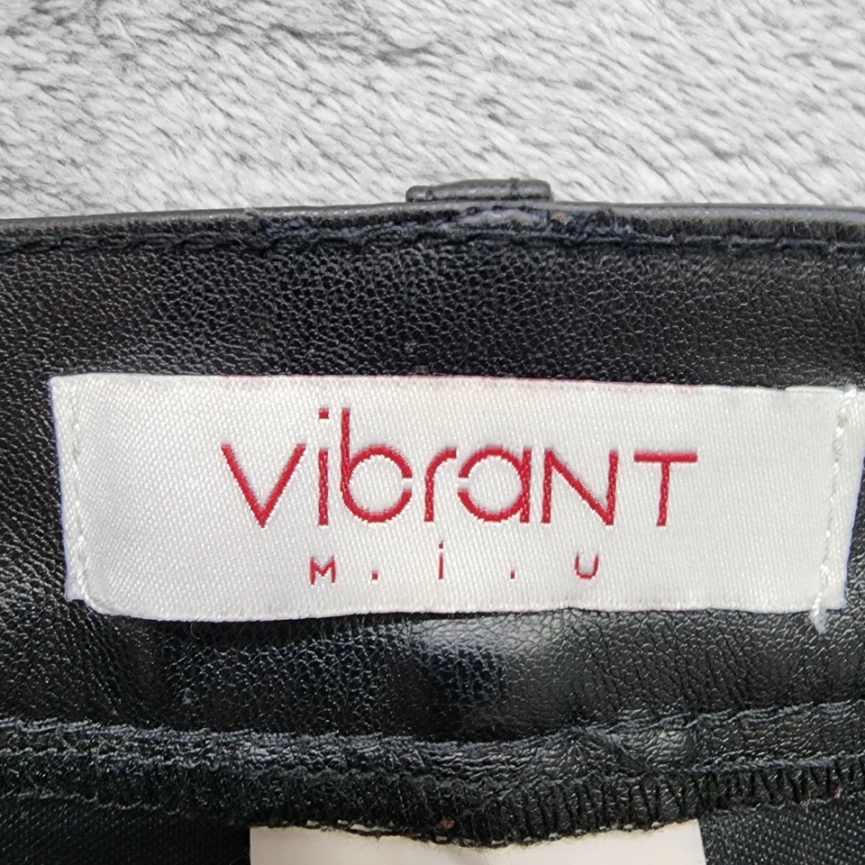 Pantalones Vibrant Miu para mujer 7 (27 W) negros veganos imitación cuero tiro alto acampanados pierna ancha Foto 4 de 4