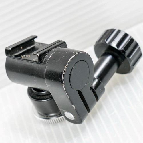 Mamiya Tilt Shoe Flash Adapter - Picture 2 of 3