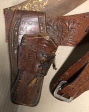 ANTIQUE WESTERN COWBOY TOOLED 3 BUCKLE LEATHER GUN HOLSTER  BELT 33"L