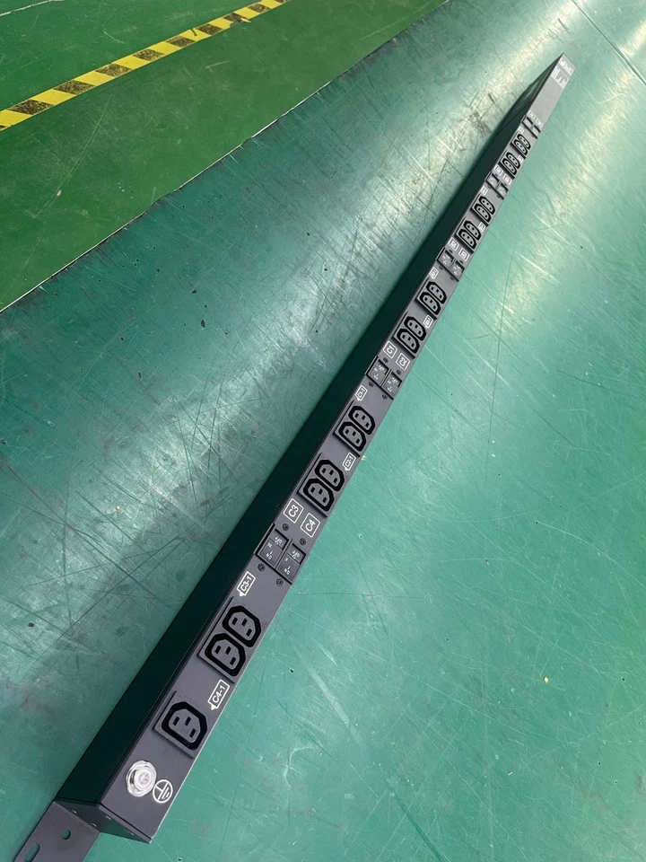 415V 63A 3-Phase PDU for Antbox 18 x C13 (2 per S19) + Network C13, 10 Breakers - Image 3 of 4