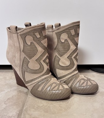 Steve By Steve Madden women Heel Ankle Boots size 8