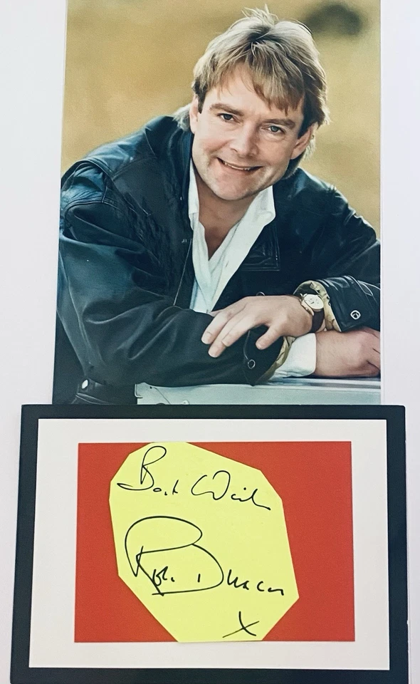 Robert Duncan English Actor, Casualty , Original 10 x 8 Signature Piece - Image 1 of 1
