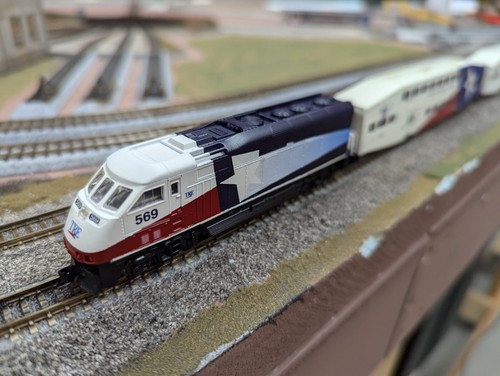 Athearn N Dallas TRE F59PHI DCC+Sound & Bombardier Coaches & Cab Car VERY RARE - Picture 2 of 14