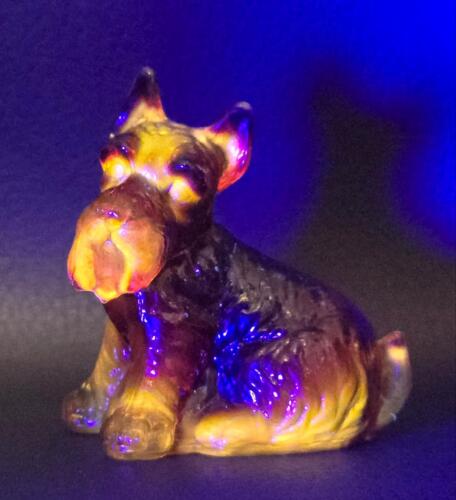 Boyd's Crystal Art Glass CHARLIE the SCOTTIE DOG #9 CRIMSON Red Yellow 11-23-09