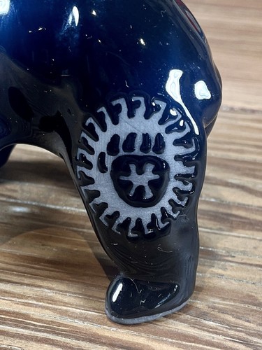 Native American San Juan Pueblo Black on Black Pottery/Ceramic Bear - Signed - Picture 5 of 11