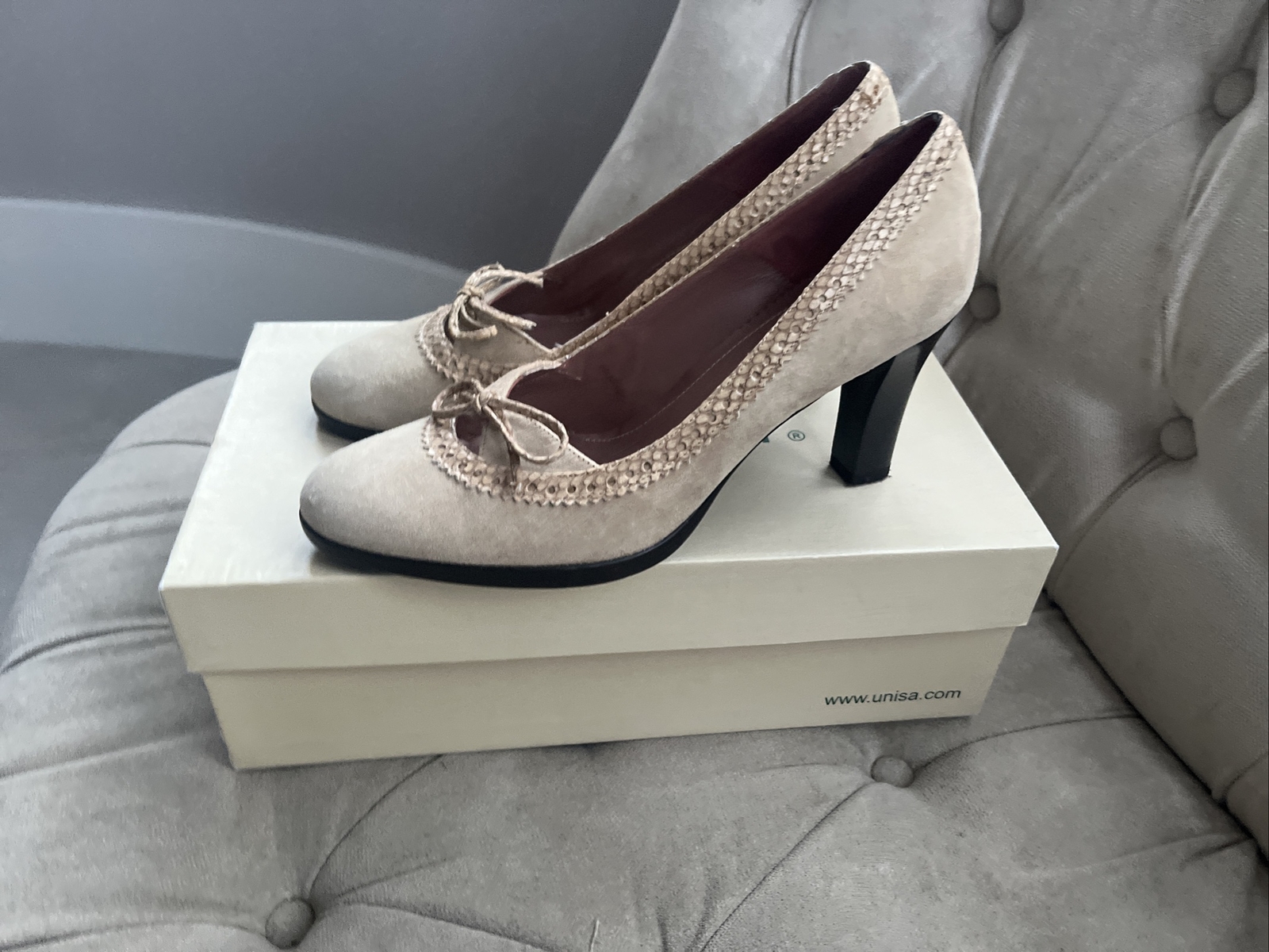 Women’s Brand New Cream Court Shoes From Unisa Size 4 Kids Suede Sandy