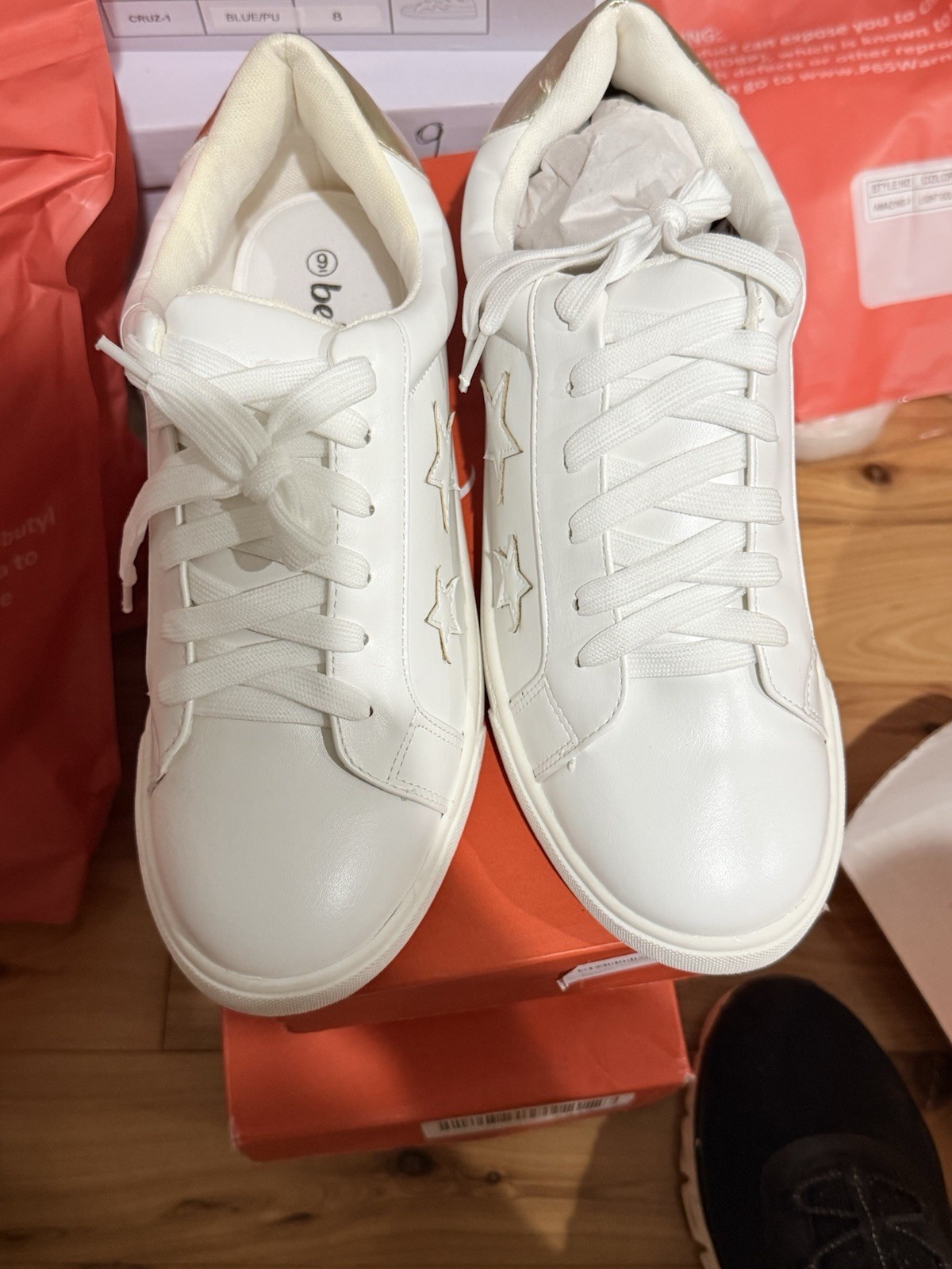 Be Lovely, White Leather Women's Tennis Shoe Size 9, New In Bag