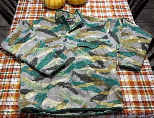 RARE MINT CONDITION Patagonia Trout Tails-green Synchilla Snap-T Men’s LARGE - product listing photo