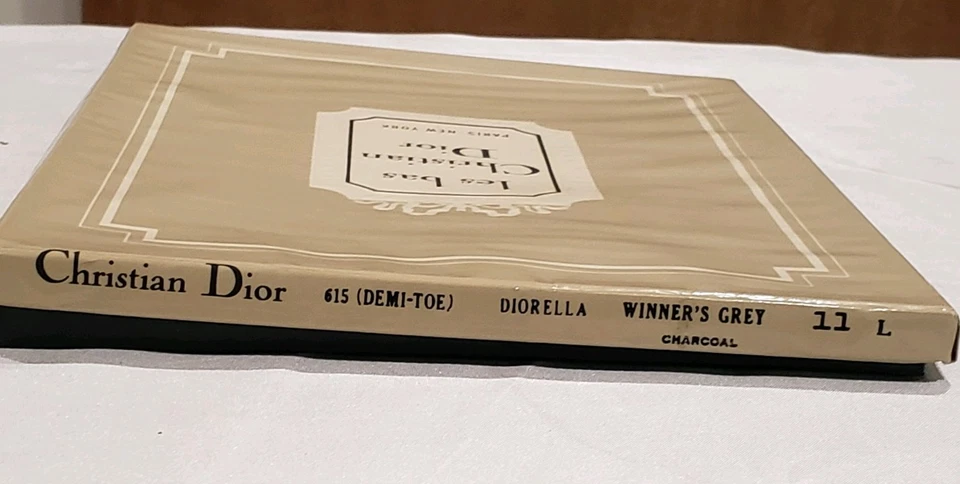 Medias Christian Dior sin costuras años 50 talla 11 gris invierno Foto 2 de 4