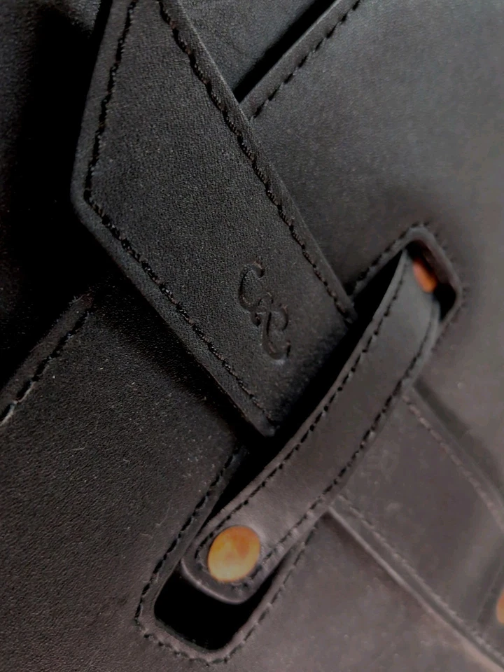 Handcrafted Pad & Quill Valet Leather Bag:  Fits 13" MacBook And iPad Pro - Image 3 of 4