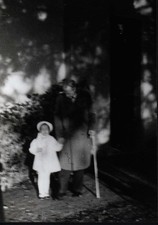 Petitpierre, Portrait von Paul Klee mit Simone. 1939. Original-Fotografie.