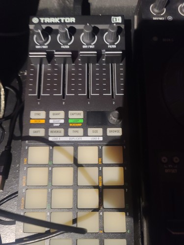 TRAKTOR KONTROL S4 - Bundle with Traktor f1 - windows 11 Lenovo x230 Touchscreen - Picture 4 of 16