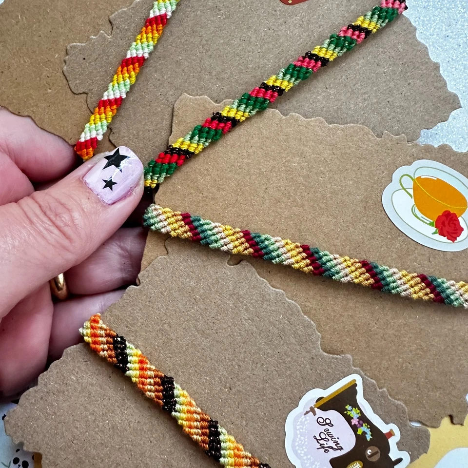 Autunno Bracciali dell'amicizia realizzati a mano con tecnica macramè - Immagine 4 di 4