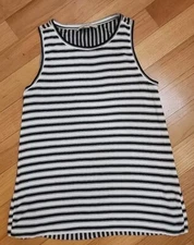 Women's Size XS Ann Taylor Loft Black And White Sleeveless Shirt