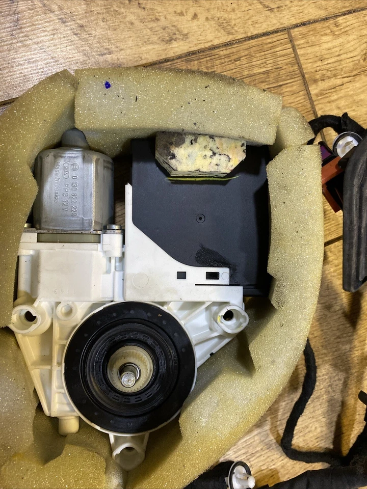 VOLKSWAGEN JETTA MK5 2010-2016 O/S CONDUCTOR PUERTA DELANTERA VENTANA MOTOR 1K5837402AT Foto 3 de 4