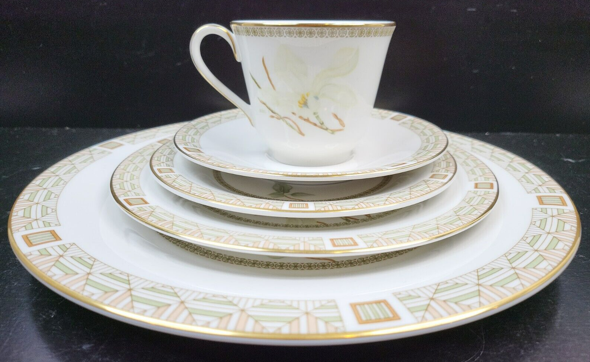 Royal Doulton White Nile 5 Piece Place Setting Vintage
