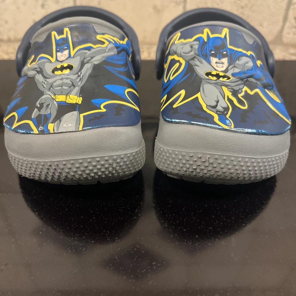 Zapatos Crocs Niño Niño Pequeño Talla 6-7 Batman DC Comics Gris Agua Zapatos Sandalias Foto 2 de 4