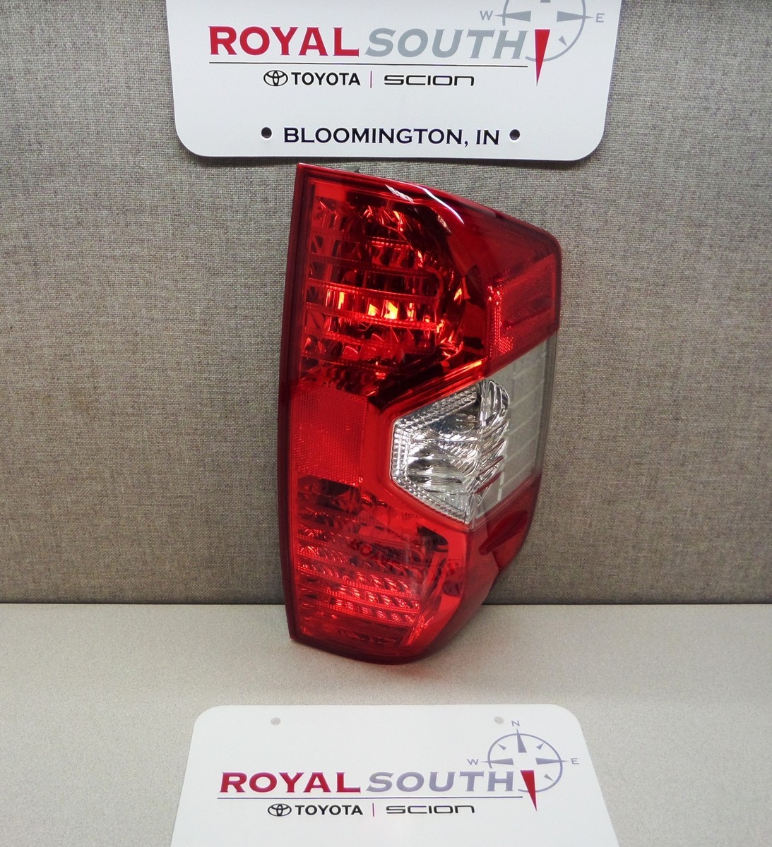 Uzooka Passenger Side Tail Light For 2014-2021 Toyota Tundra – Direct Fit, DOT/SAE, Bulbs Included, Lifetime Warranty
