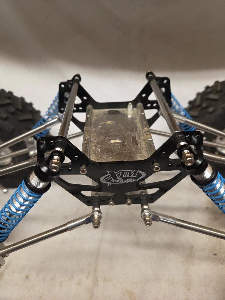 XTM X Crawler 4wd NEW NEVER RAN SHELF QUEEN RARE VINTAGE 1/8 Scale Scaler. - Image 3 of 4