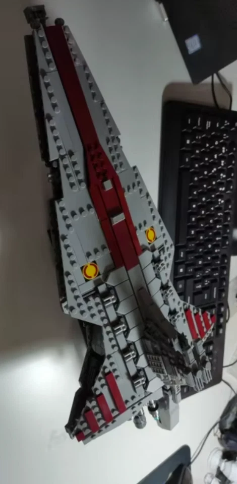 Replica Venator-class Star Destroyer 8039 Building Set Toy 960pcs - Image 3 of 4