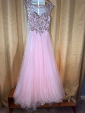 Sherry Hill Pink gown. Beaded Soft tulle skirt. Prom. Quinceañera. Size 2.