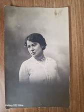 21378. Fotografia cartolina donna in posa aa 20 Foto Osti Bologna 14x8,5