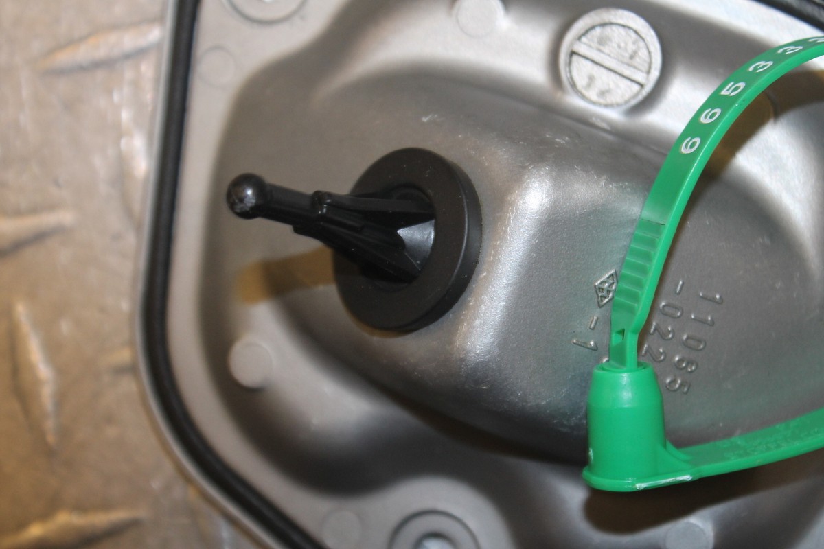 2009 KAWASAKI NINJA ZX14 ZX1400C AIRBOX AIR INTAKE FILTER BOX CAPS