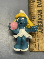 Super Smurfs  - 4.0234 - Dresser Smurfette, figure only, 1983 Peyo Schleich