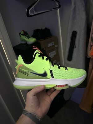 Size 10 - Nike LeBron Witness 5 Grinch
