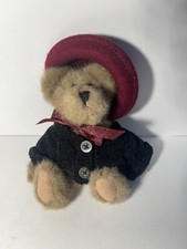 Boyd's Bear plush Eloise Willoughby with red hat/black sweater, 7"