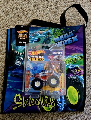 EXCLUSIVE Bigfoot from Monster Truck Live Show signed by driver & Souvenir bag