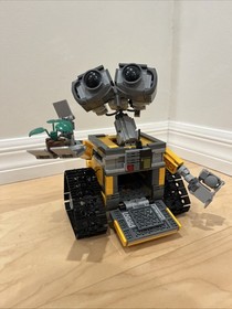 LEGO Wall-E (NOT REAL LEGO) Missing 2 Pieces Good Condition. No Box